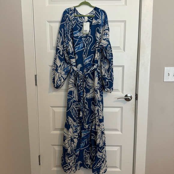 H&M Tie Belt Crepe Dress - Picture 1 of 5